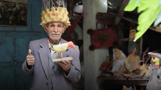 90 yaşındaki Kemal amca ağaç köklerine hayat veriyor