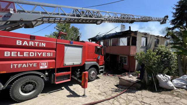 Yanan evi ve hayvanları için gözyaşı döktü