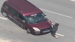 Cipine çarpan aracı hurdaya çevirdi