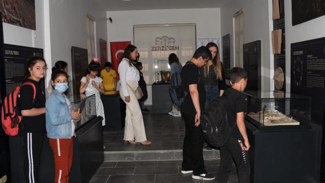 Diyarbakırda öğrenciler Arkeoloji Müzesini gezdi