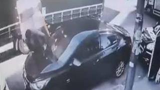 İstanbul'da tır ile otomobil arasında sıkışan kişi ölümden döndü