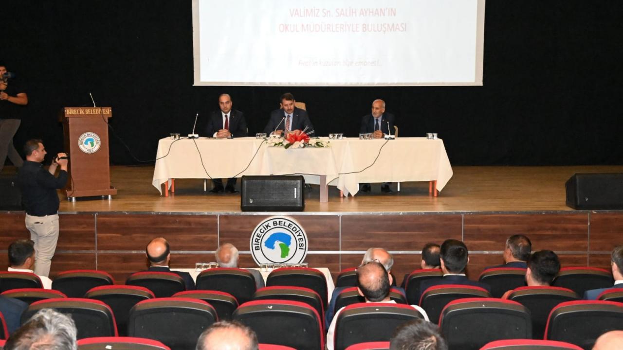 Şanlıurfa Valisi Ayhan, Birecik'te temaslarda bulundu