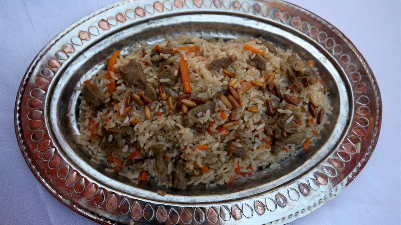 Havuçlu acem pilavı