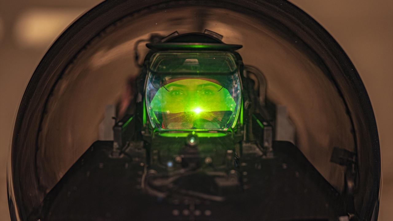 "Babam arabasını vermezken devletimiz uçak verdi"