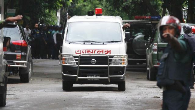 Bangladeşte otobüs kazası: 8 ölü, 20 yaralı