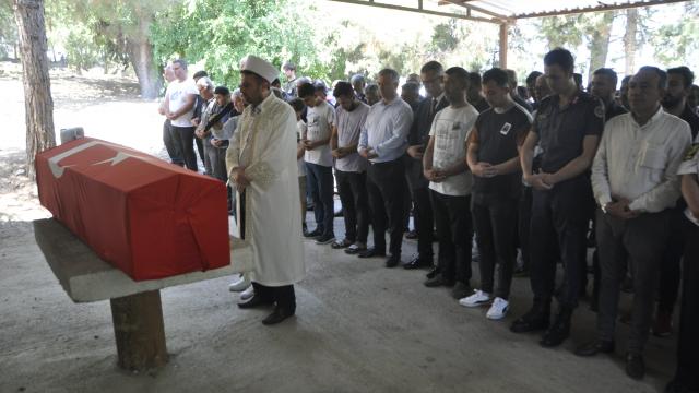 Erzurumda kazada yaşamını yitiren askerin cenazesi Adanada defnedildi