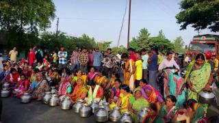 Hindistan'da kadınlar su sıkıntısını protesto etti