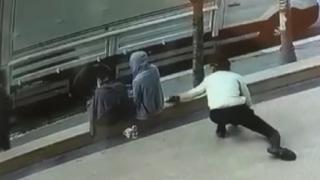 Hırsız telefonunu yanından böyle çaldı