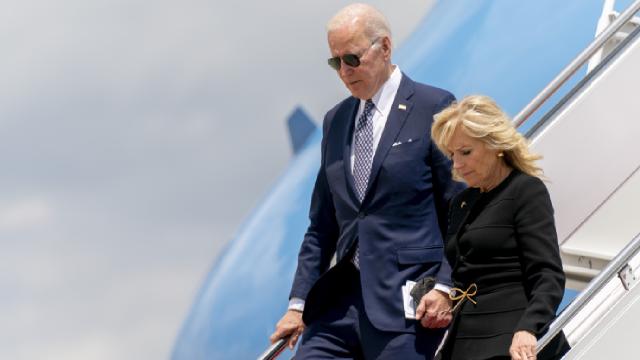 Biden ve eşi pazar günü Teksası ziyaret edecek