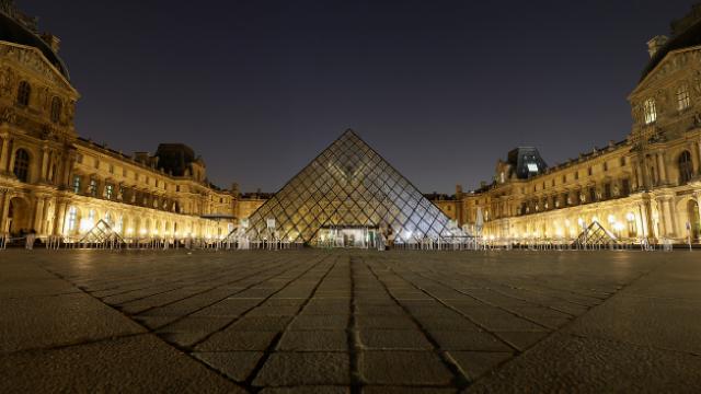 Louvre Müzesi eski müdürü tarihi eser kaçakçılığına "göz yummakla" suçlanıyor