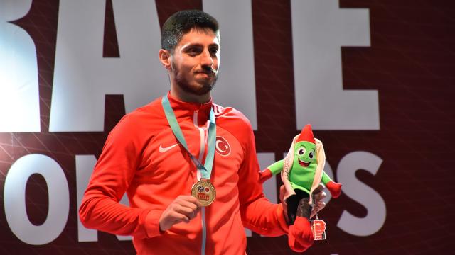 Milli karateci Erman Eltemurdan altın madalya