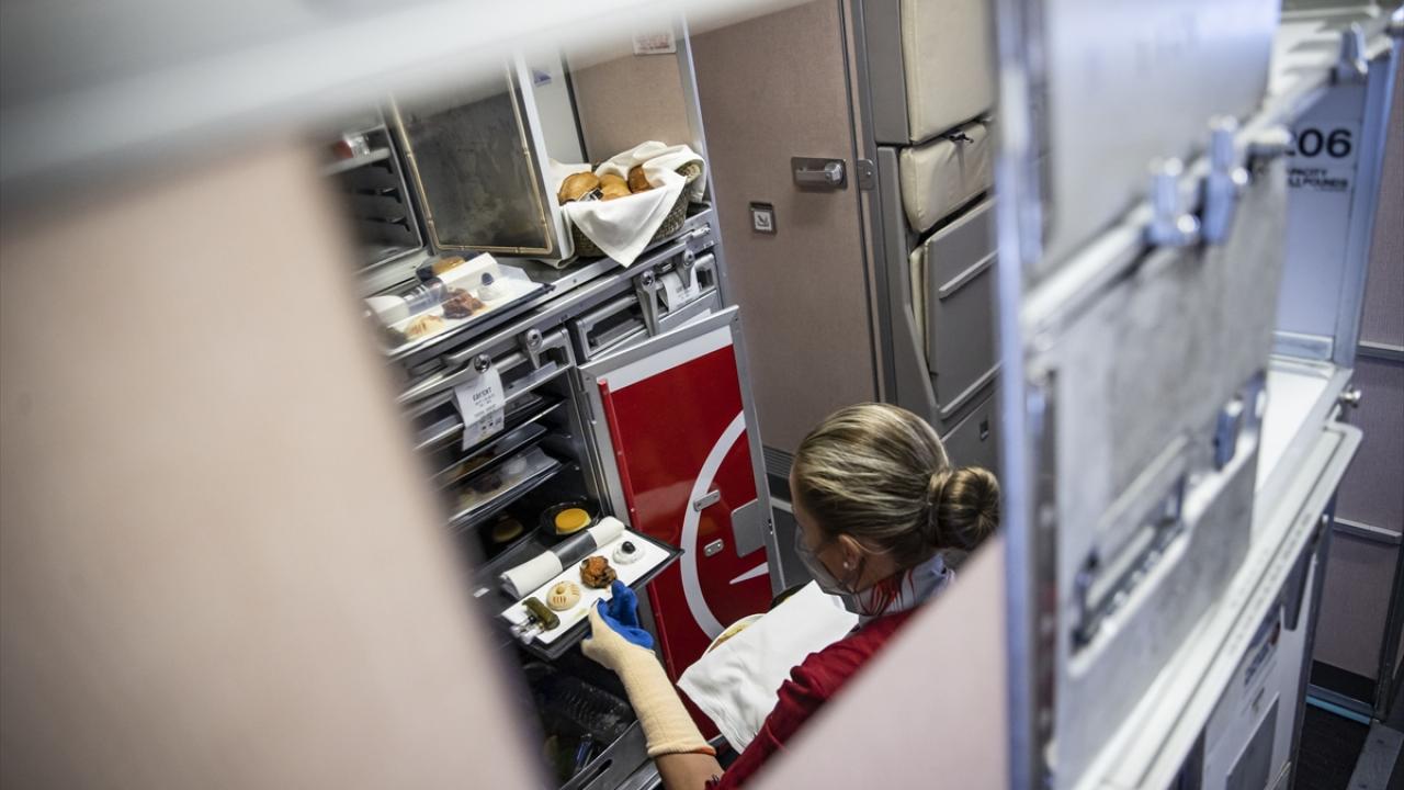 "Yolcunun evlenme teklifinde alüminyum folyodan yüzük yaptım"