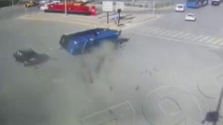 Ankara'da minibüs ile otomobil çarpıştı: Çok sayıda yaralı var