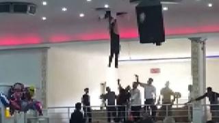 Gaziantep'te bir işçi alçıpan zemin kırılınca düğün salonuna düştü