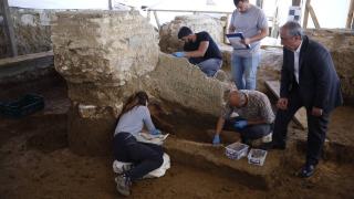 Haydarpaşa Garı kazılarında sürpriz keşif: Anıt mezar bulundu