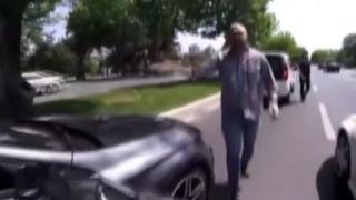 Ölümden dönen motosikletli darbedilmekten son anda kurtuldu