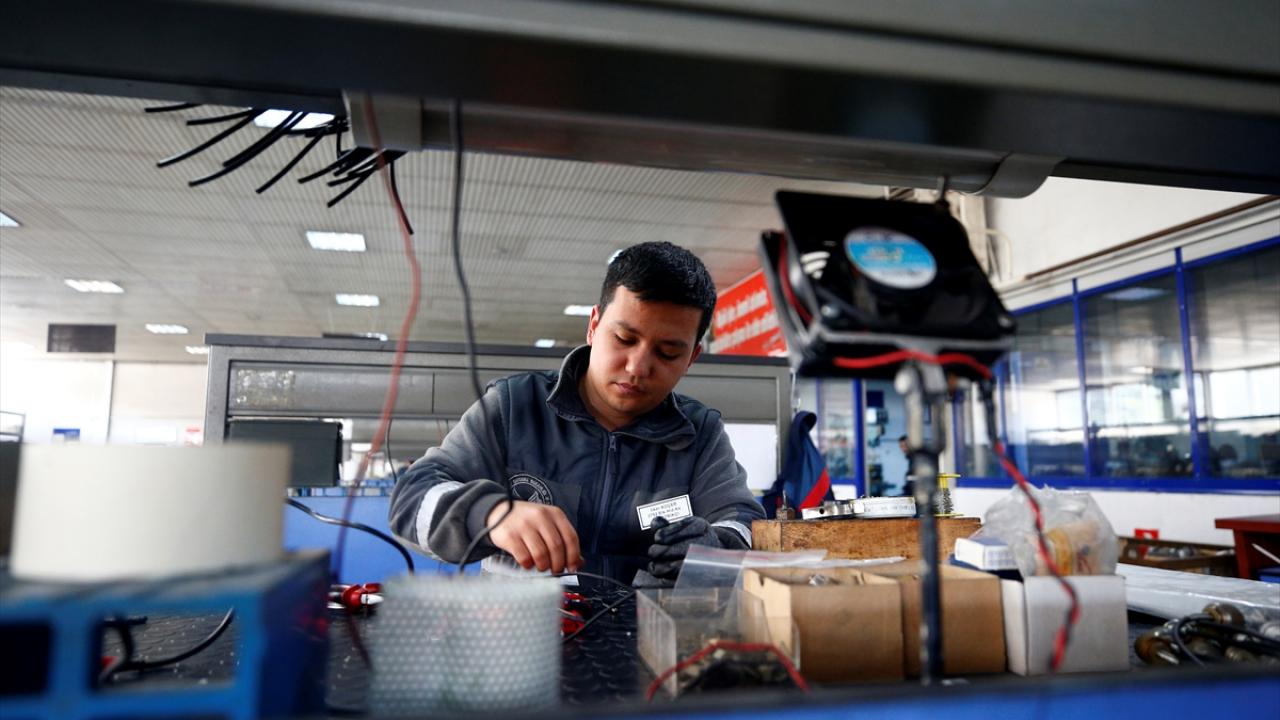 Araçlar, iki test pistinden geçiriliyor