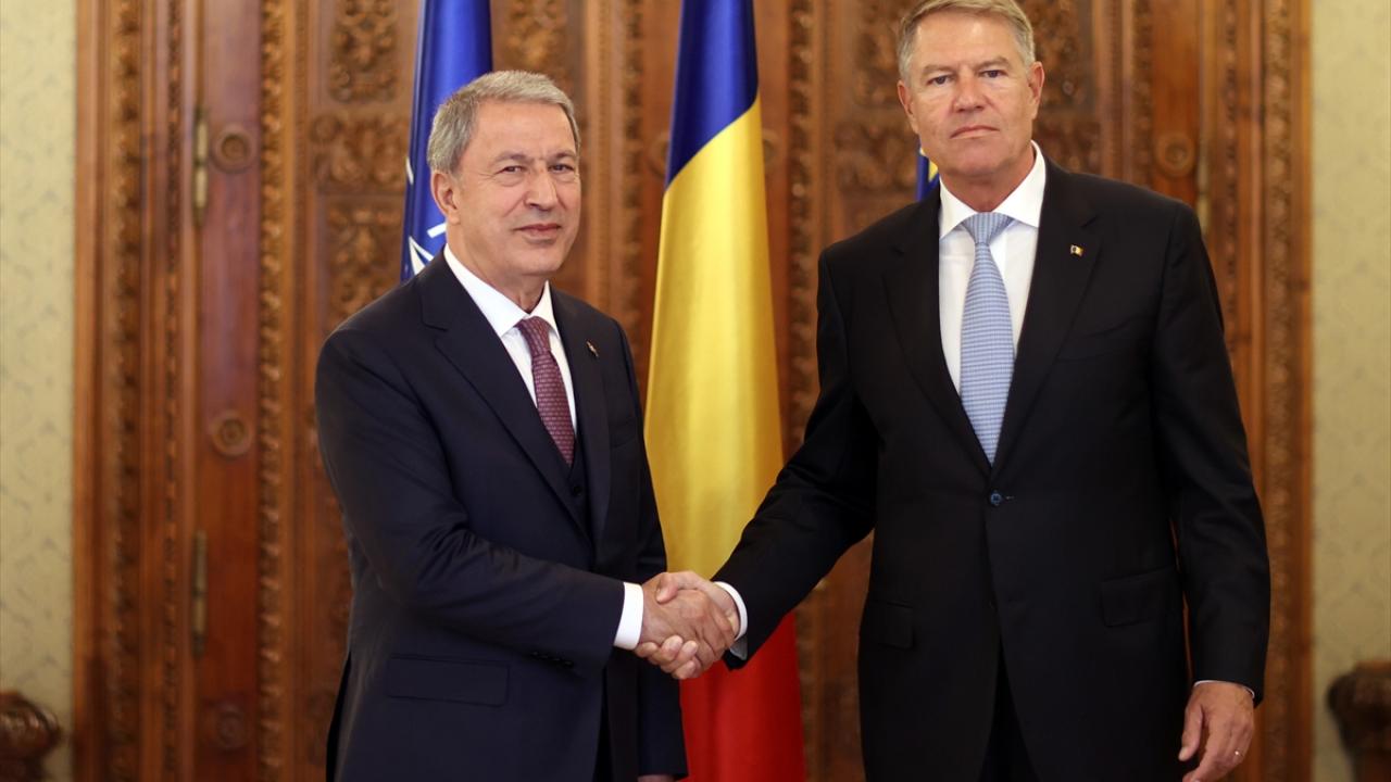 Bakan Akar, Romanya Cumhurbaşkanı Iohannis ile görüştü