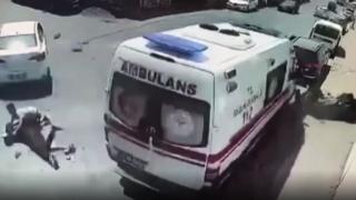 Ambulans şoförünün refleksi faciayı önledi