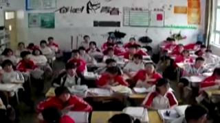 Çin'deki deprem anı sınıf kamerasında