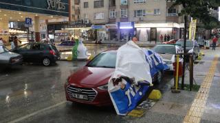 3 ilde sağanak ve dolu etkili: Camlar kırıldı, üzüm bağları zarar gördü