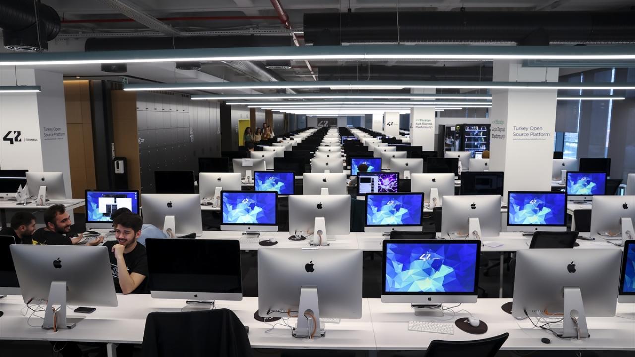 "Çevrim içi sınavlarda yazılımla ilgili bir şey sormuyoruz"