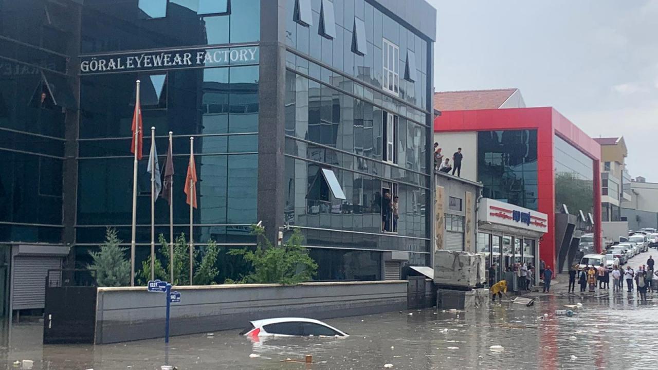 İvedik OSB`de vatandaşlar mahsur kaldı