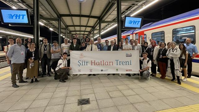 Şiir Hatları Treni raylarda
