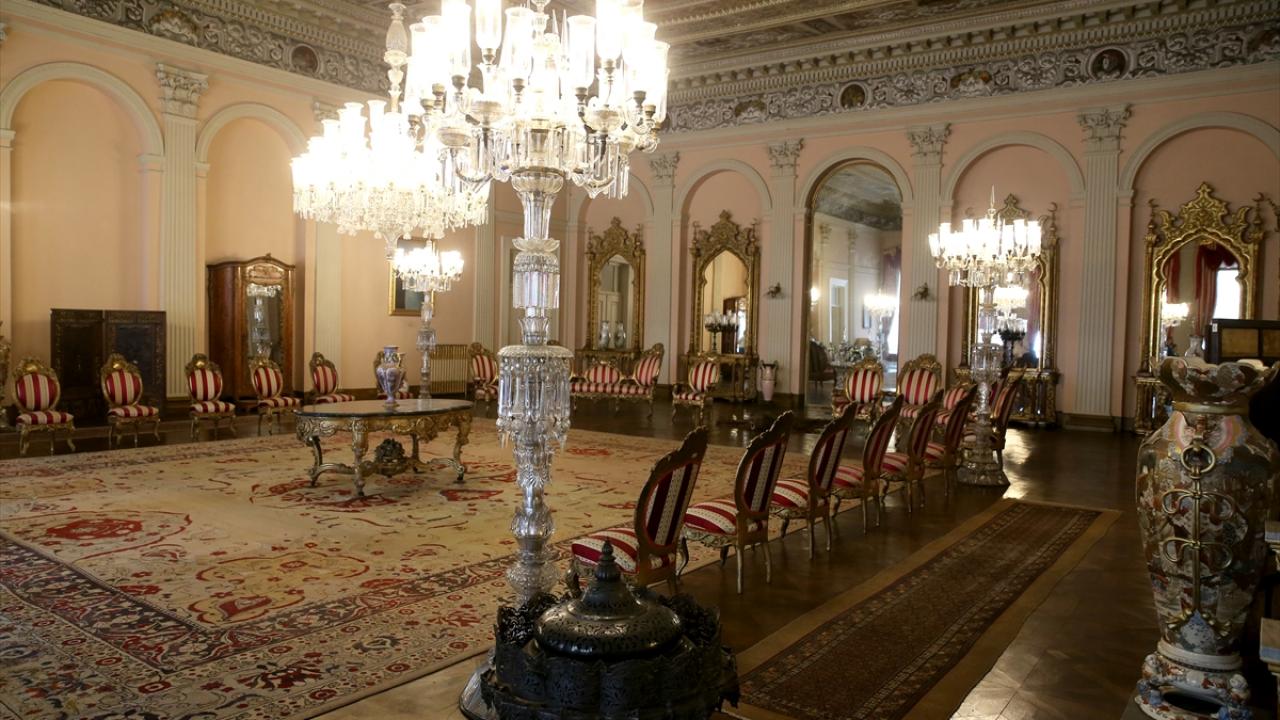 Muayede Salonu`nun göz dolduran ışıltısı