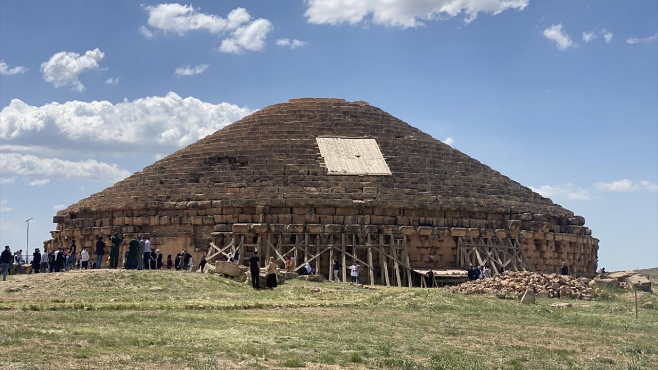 Bölgede kazılar devam ediyor
