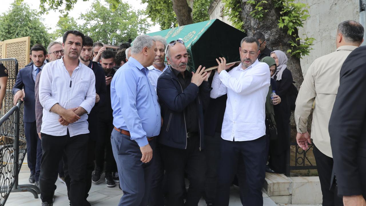 Diyanet İşleri Başkanı değilken İSAM`da bir toplantı yaptıklarını, sonrasında Zengin`in kendisini arabayla Sakarya`ya bırakıp geri döndüğünü aktaran Erbaş, şunları söyledi: