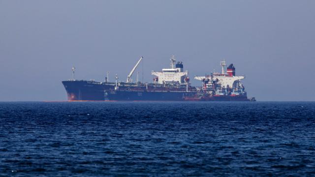 Yunanistanın alıkoyduğu İran petrolü taşıyan tanker serbest bırakıldı