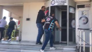 Polislerden para isteyen değnekçiye suçüstü