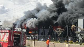 Diyarbakır'da kozmetik fabrikasında yangın