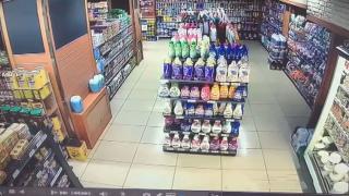 Van'da 5 büyüklüğündeki deprem kameralara yansıdı