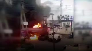 Yanan yakıt tankerini canını hiçe sayarak yerleşim bölgesinden uzaklaştırdı