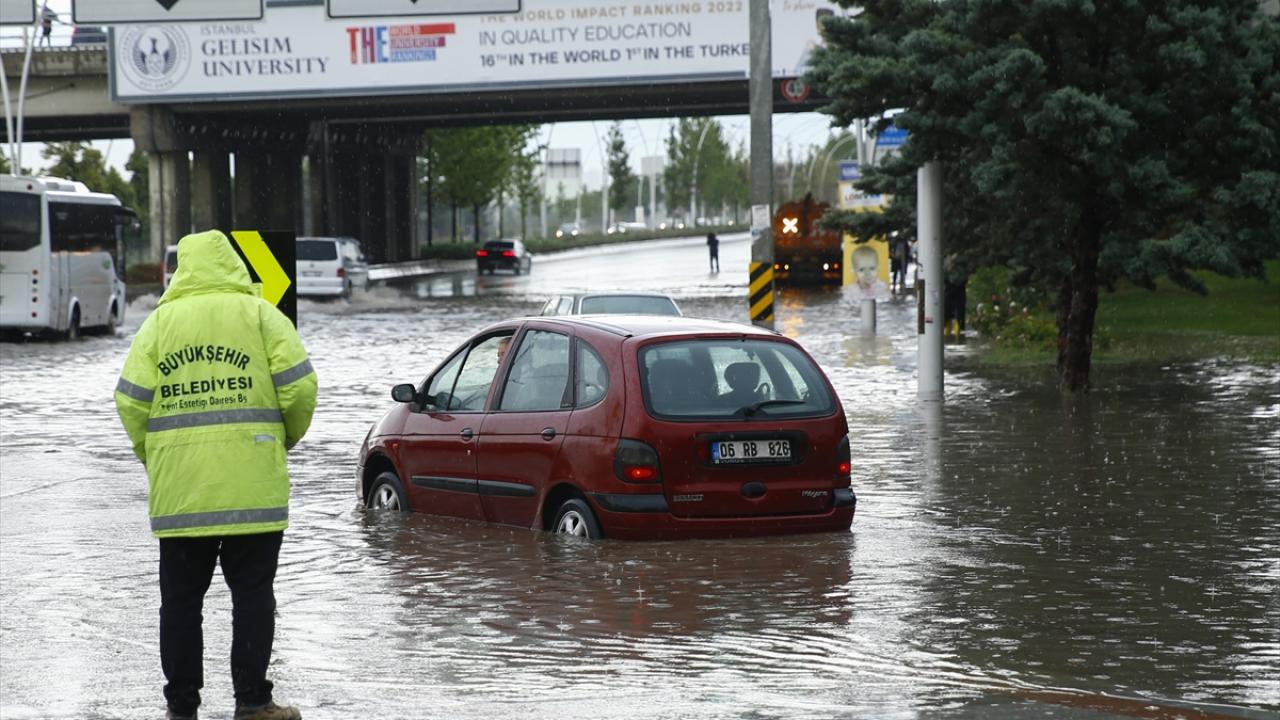 Eskişehir Yolu su altında kaldı