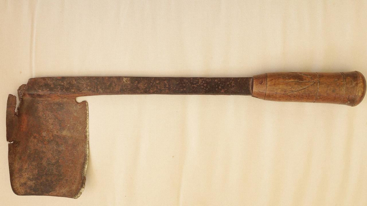 Trabzon`da aile damgası olan kaz ayağı, atın ayağını yontmak için kullanılan alette