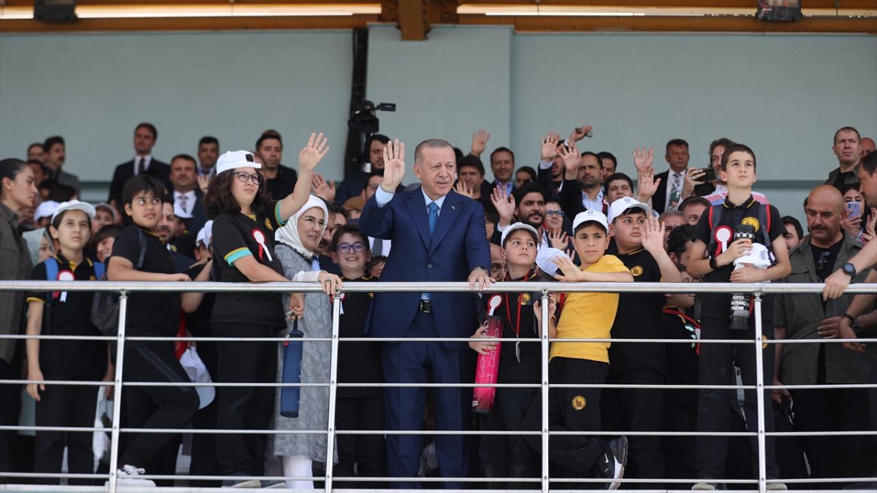 "Sene sonuna kadar 100 milyon yardımcı kaynağı öğrenciyle buluşturmayı hedefliyoruz"