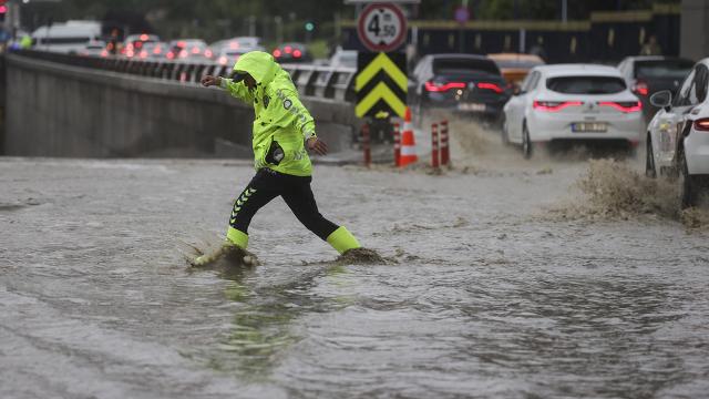 Meteoroloji'den 10 kente sarı uyarı: Kuvvetli yağış bekleniyor