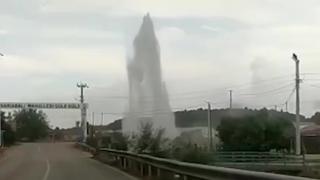 Antalya'da ana su borusu patladı: Su metrelerce yükseldi