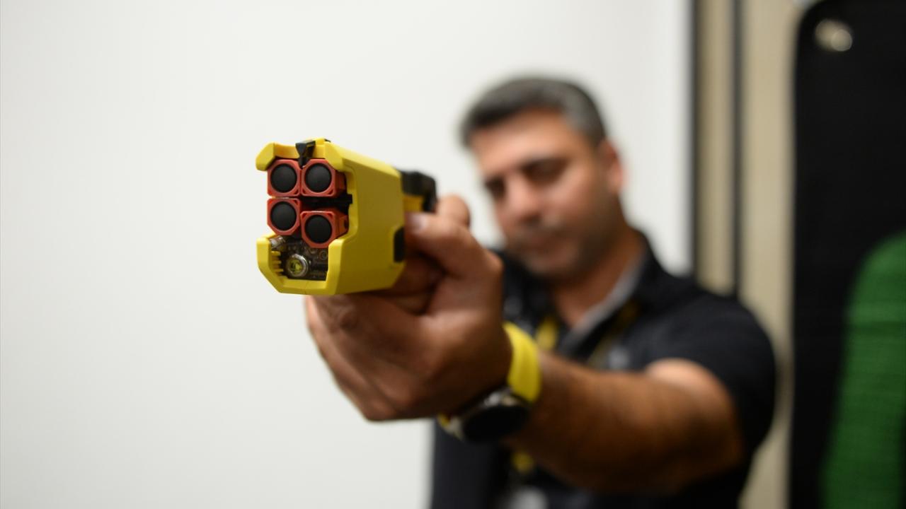 Güvenlik güçlerine TASER-7 adlı enerji silahı tanıtıldı