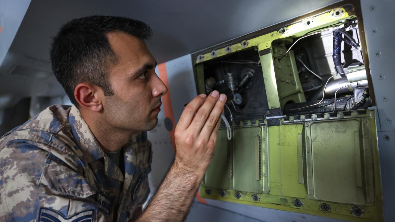 Sezer Demirezer, havacılık aşkının kendisinde çocukluktan başladığını vurgulayarak, şunları kaydetti: