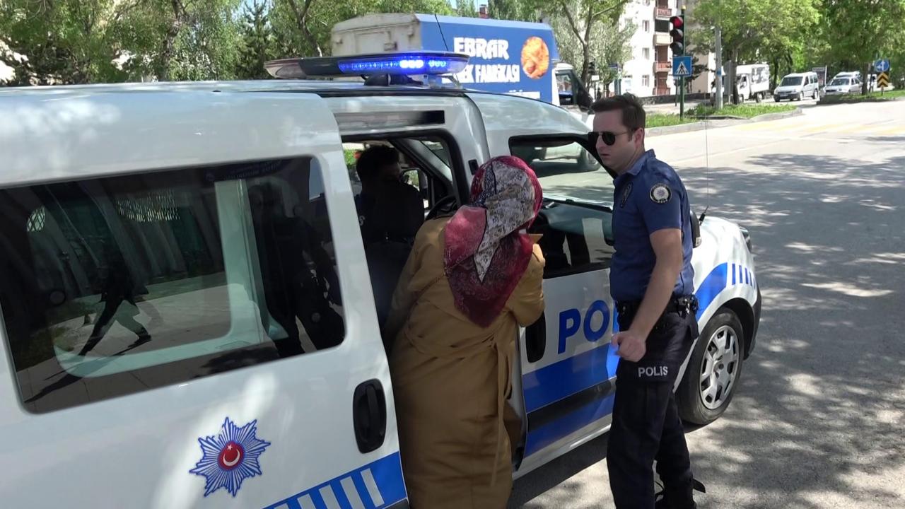 Erzurum`da YKS`nin ilk oturumu TYT öncesi İl Emniyet Müdürlüğü ekipleri, alarma geçti.