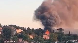 Üsküdar'daki ahşap binada yangın çıktı