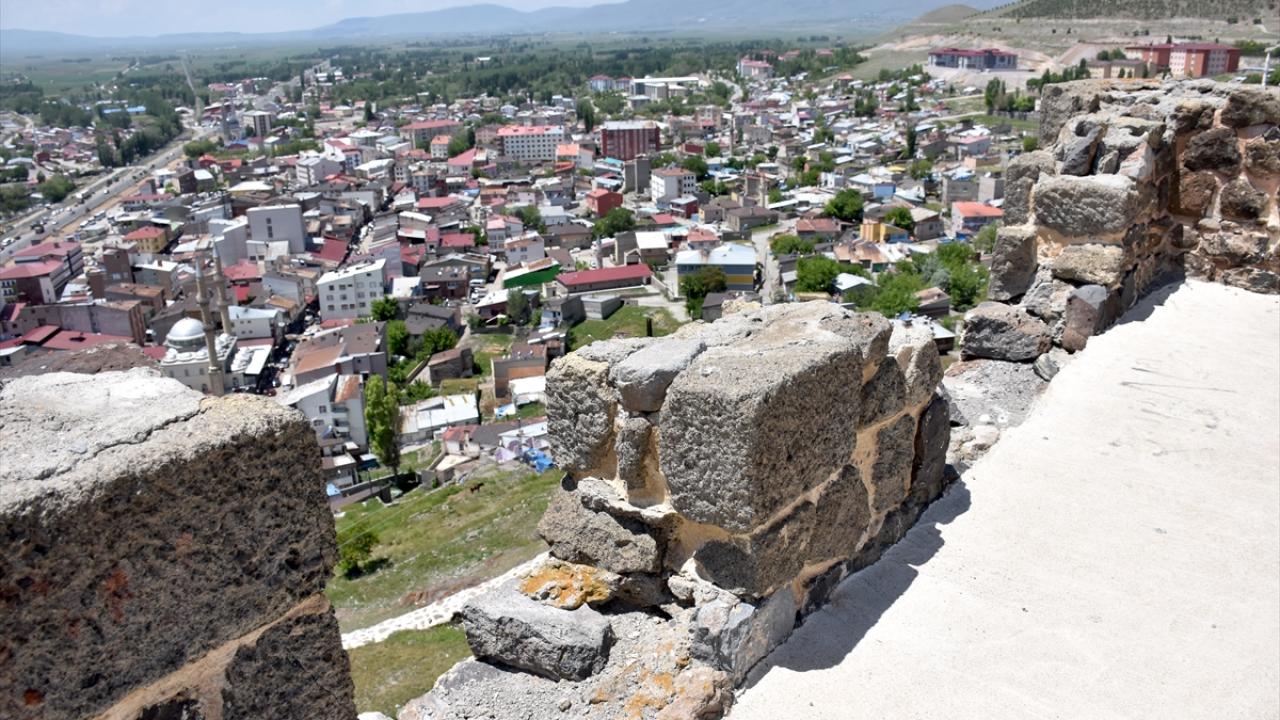 "Tahminlerimize göre burada kale sayısı 300`ün üzerinde"