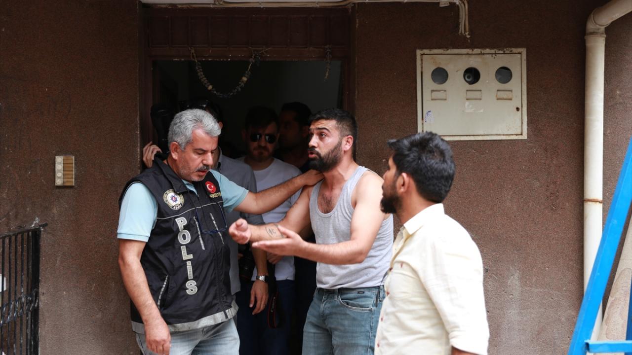 Polisleri oyalamaya çalıştılar