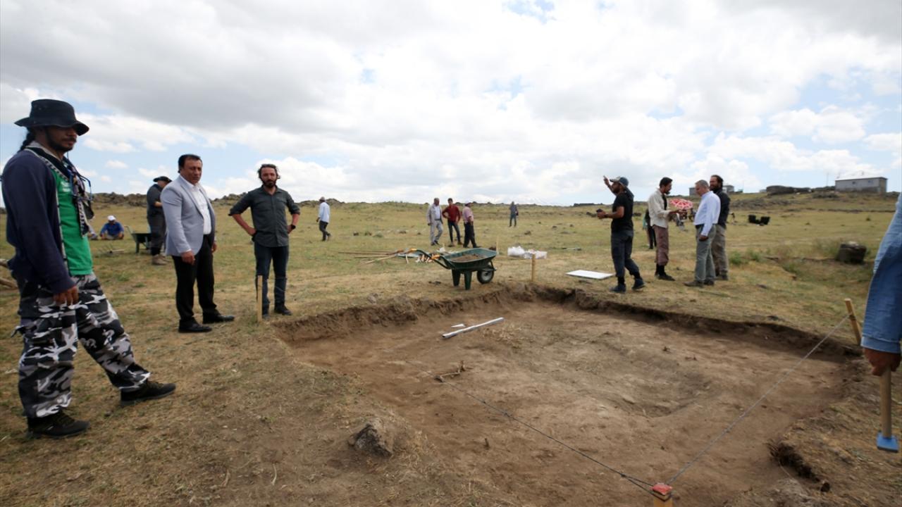 Bulunan mezarlar akademisyenleri bölgeye çekti