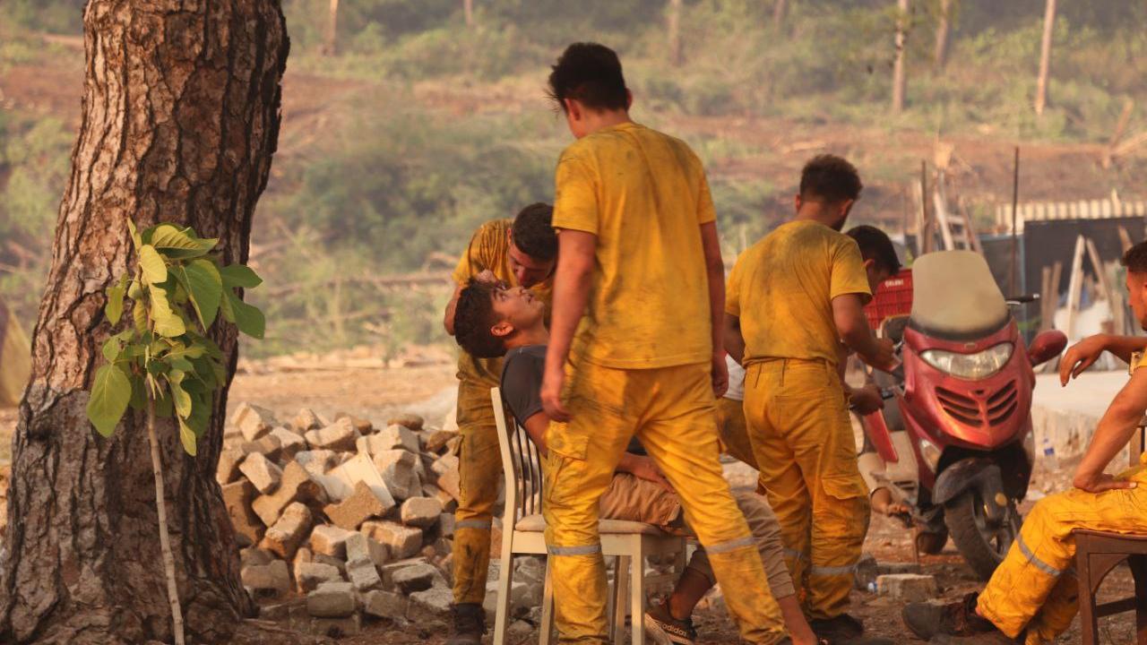"Yangın tamamen sönene kadar buradayız"