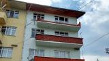 Karabük'te fırtına balkon duvarını devirdi